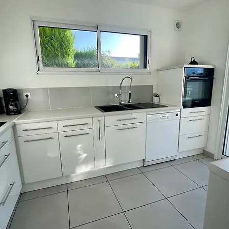 Holiday home Maison Spacieuse 3 Ch. Avec Jardin, Proche Du Centre, Parking, Wifi - Fr-1-231-198 *